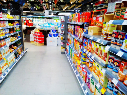 日用百貨的多元購物場(chǎng)景 賣場(chǎng)、進(jìn)口商店與日常消費(fèi)