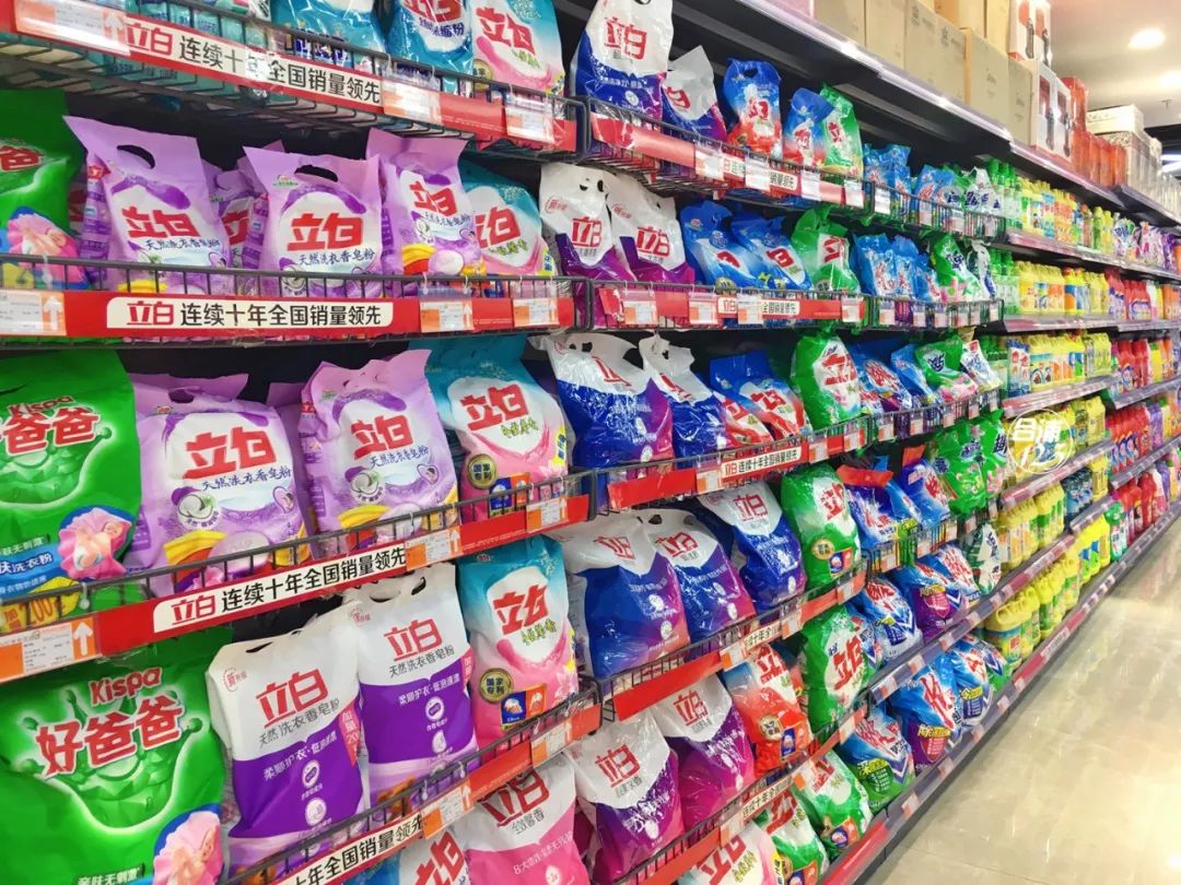 合浦商業(yè)新地標(biāo)！XX大型超市盛大開業(yè)，日用百貨區(qū)人潮涌動(dòng)，福利引爆全城